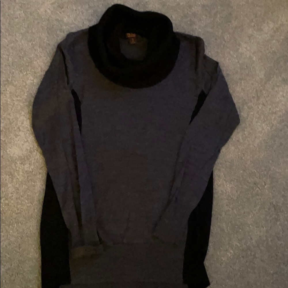 🔥 Black and gray women’s turtleneck sweater